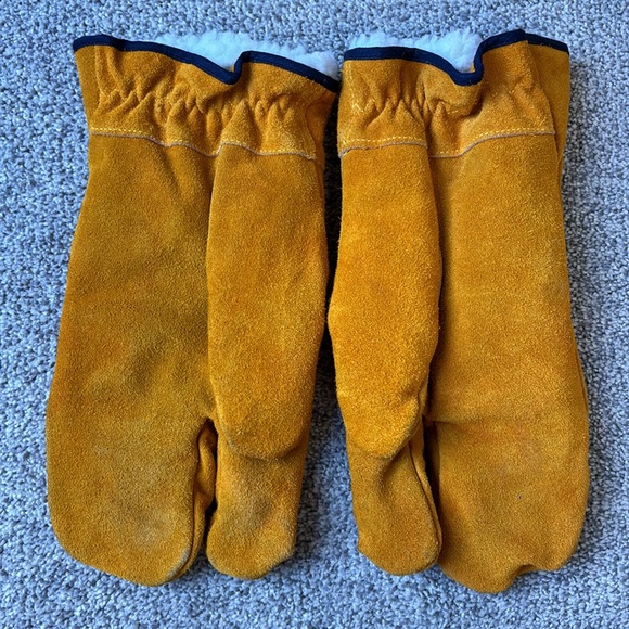 REFRIGIWEAR 3 Finger Mitt XL- worn once! - Picture 5 of 5